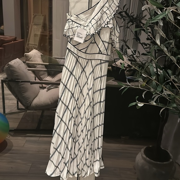 Self portrait dress, black and white checkered, style is one shoulder, new w tag - Picture 5 of 5